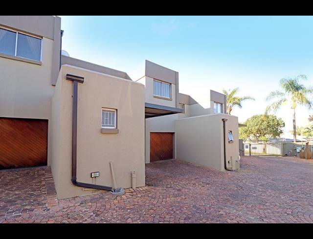 3 BEDROOM TOWNHOUSE FOR SALE IN BRUMA